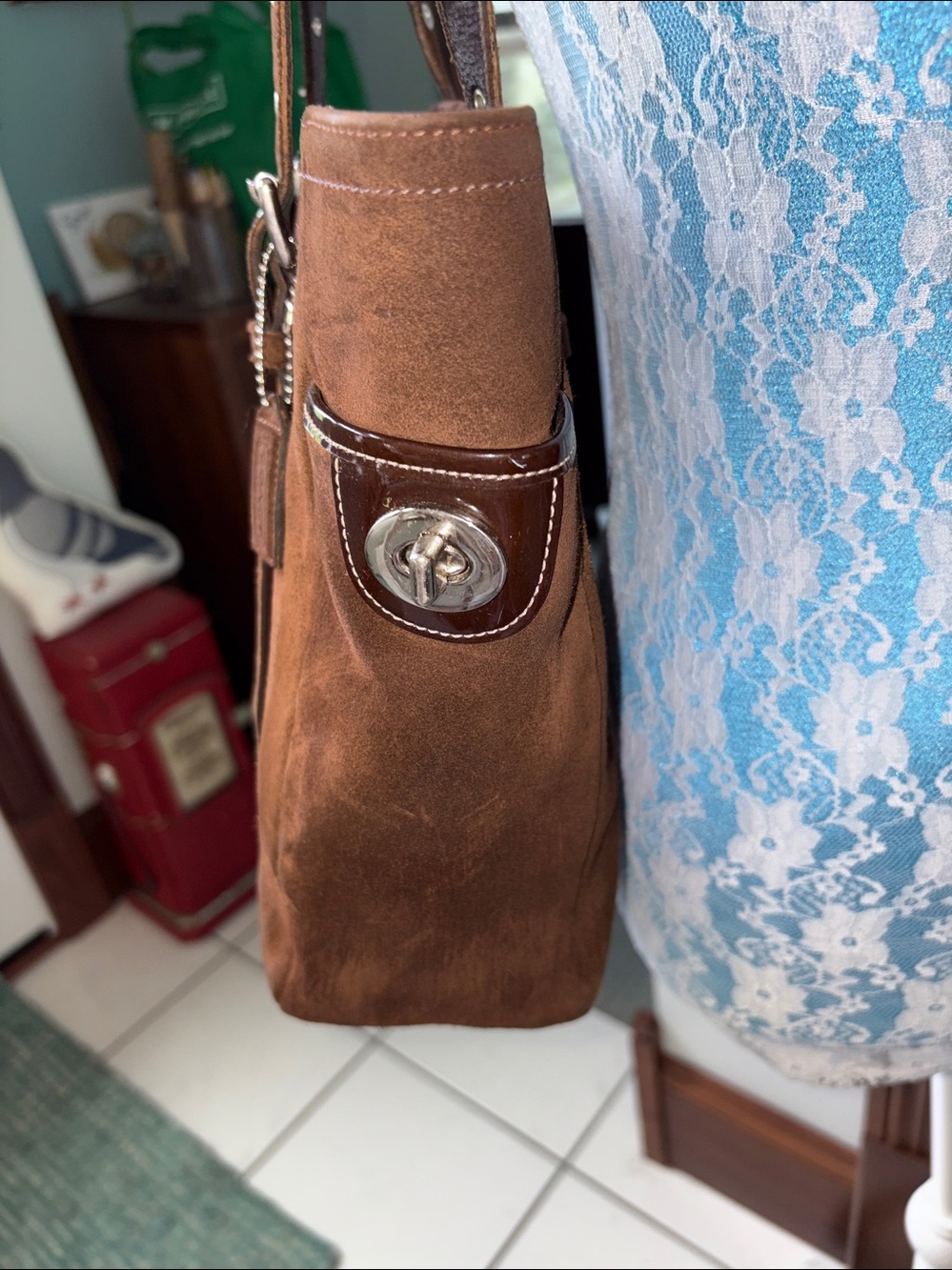 COACH  Vintage Suede shoulder bag  small tote  Brown side pockets/turn locks Y2K - Picture 7 of 17